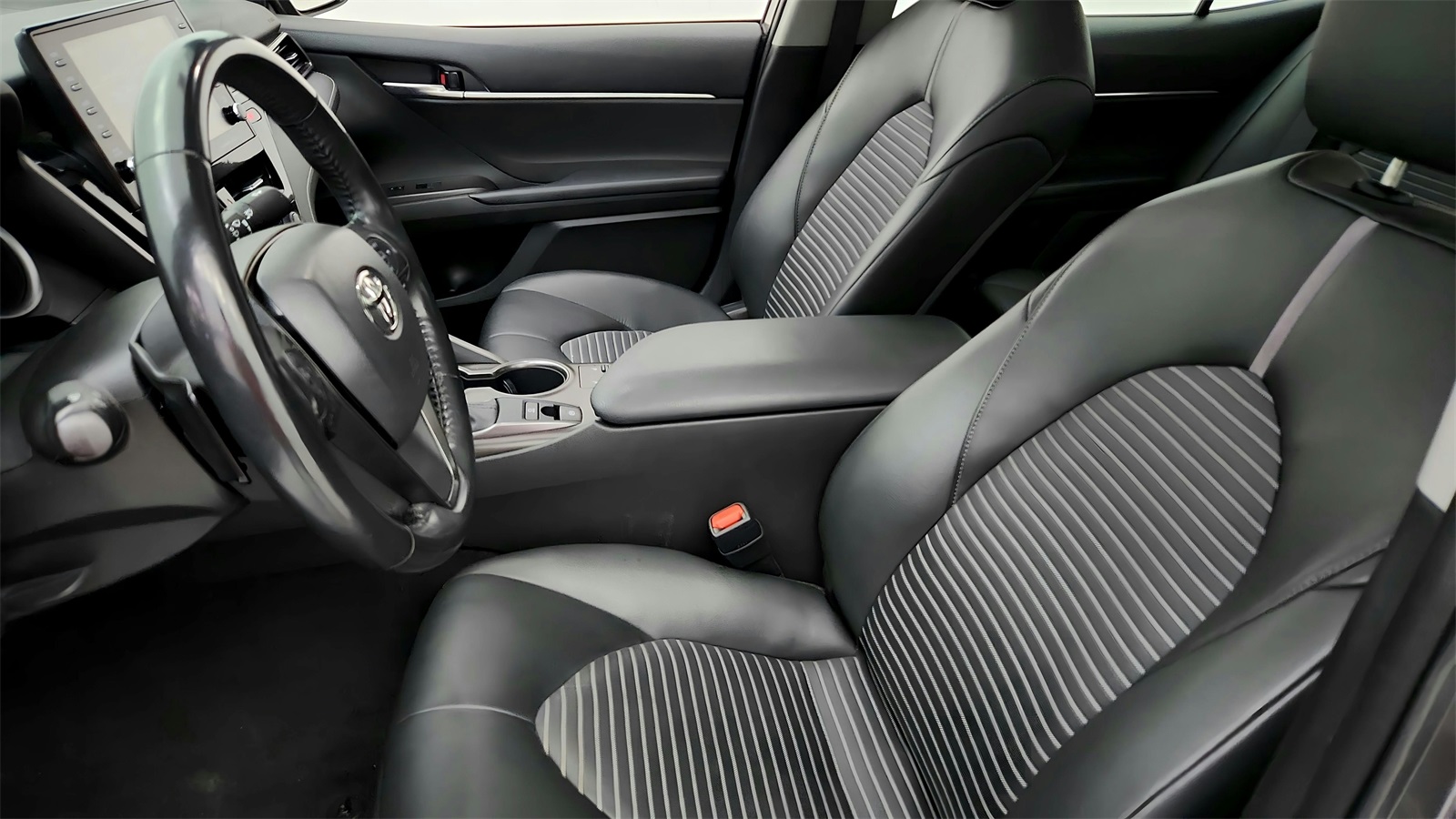 2022 Toyota Camry SE photo 24