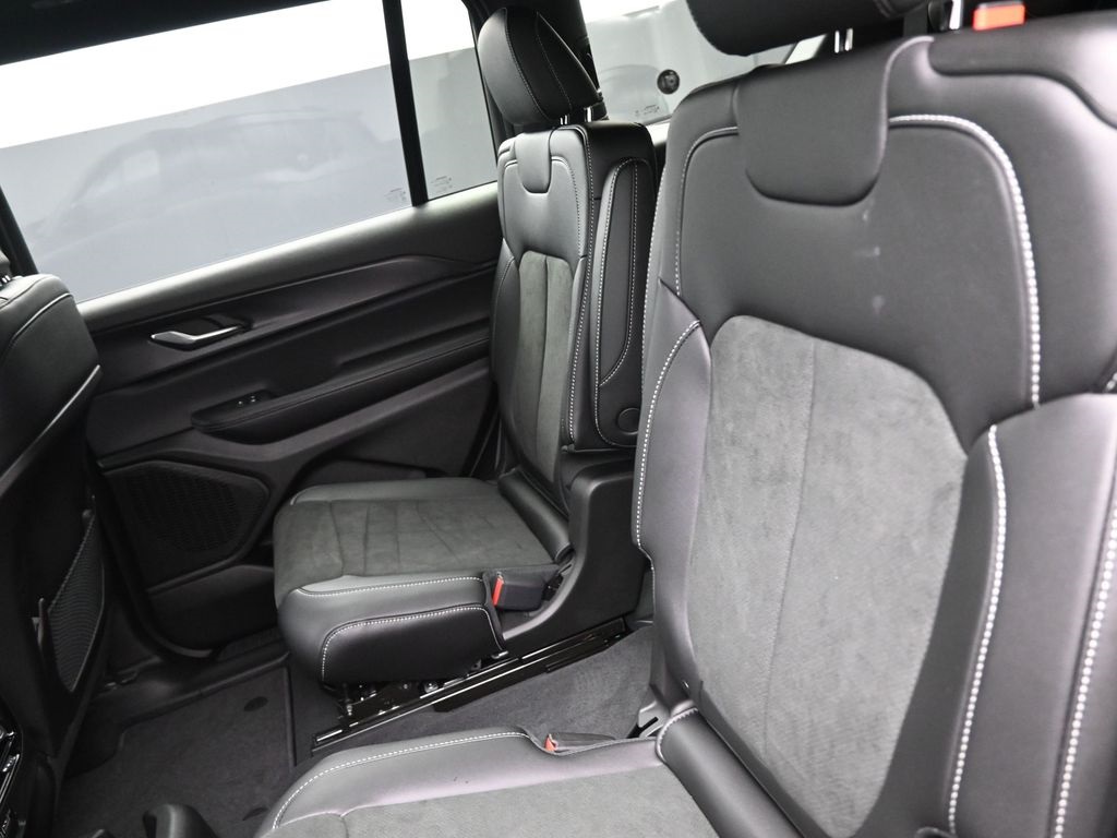 2025 Jeep Grand Cherokee Altitude X photo 12