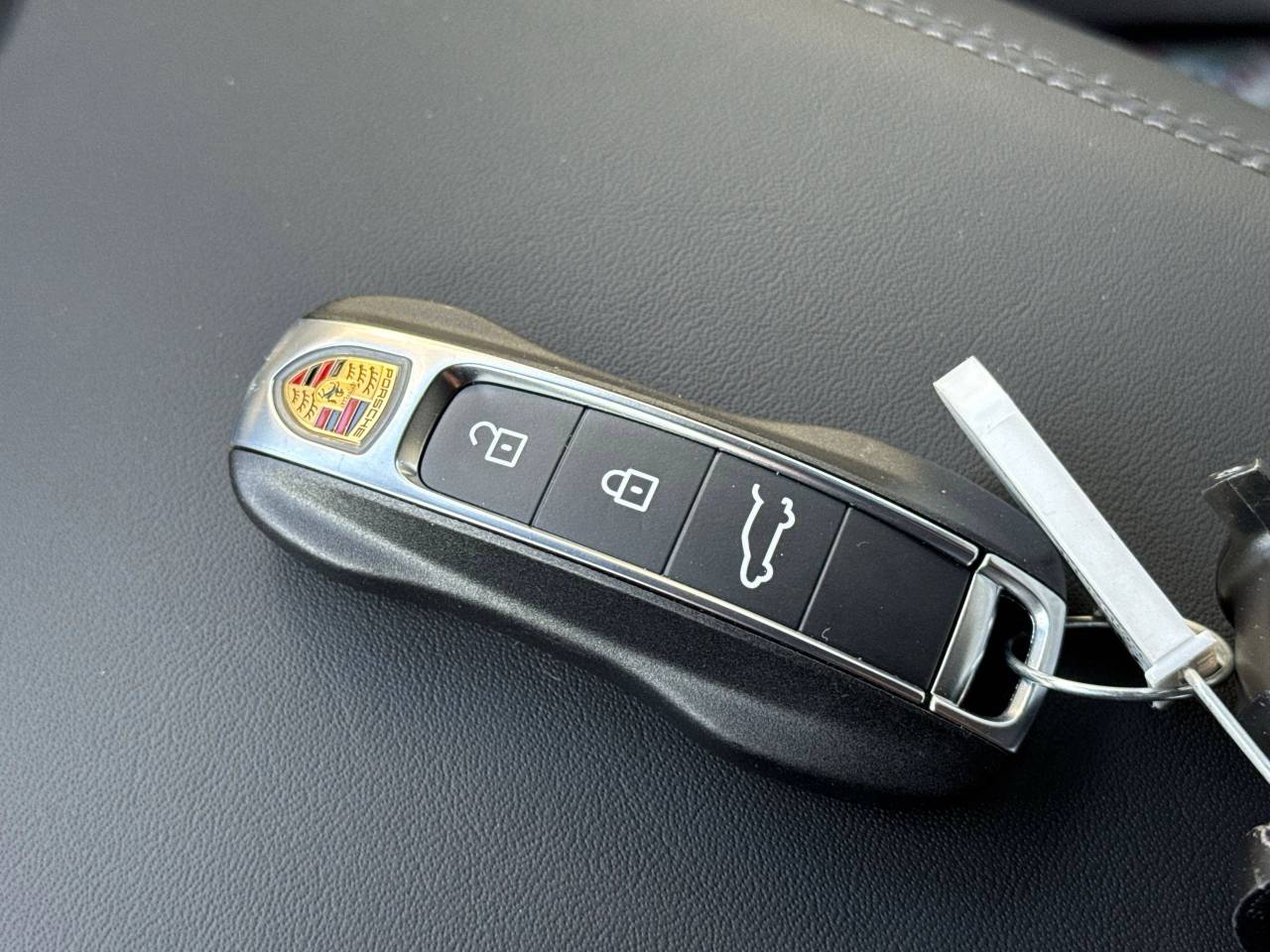2025 Porsche Cayenne Base photo 21