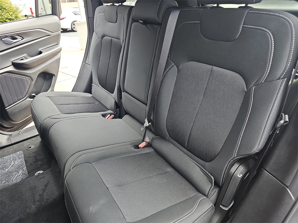 2025 Jeep Grand Cherokee Laredo photo 14