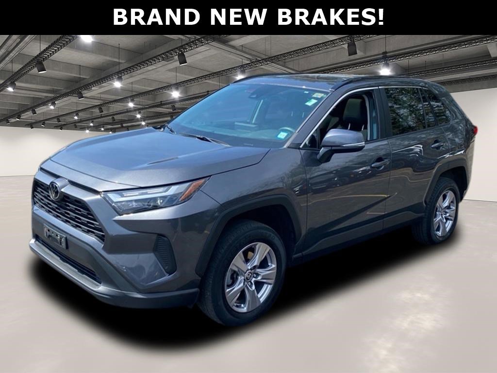 2023 Toyota RAV4 XLE photo 2