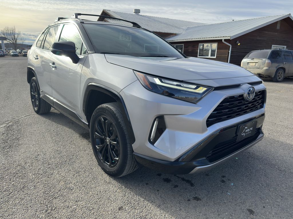 2022 Toyota RAV4 SE's photo