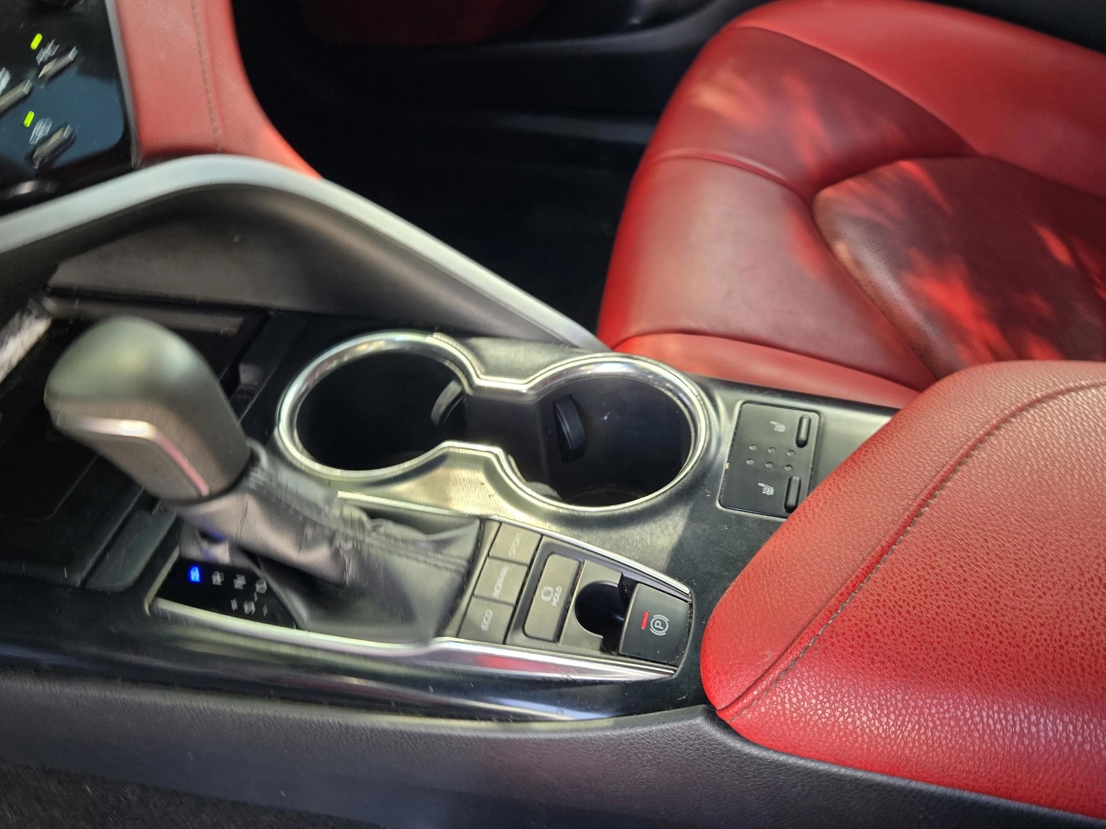 2019 Toyota Camry XSE photo 23