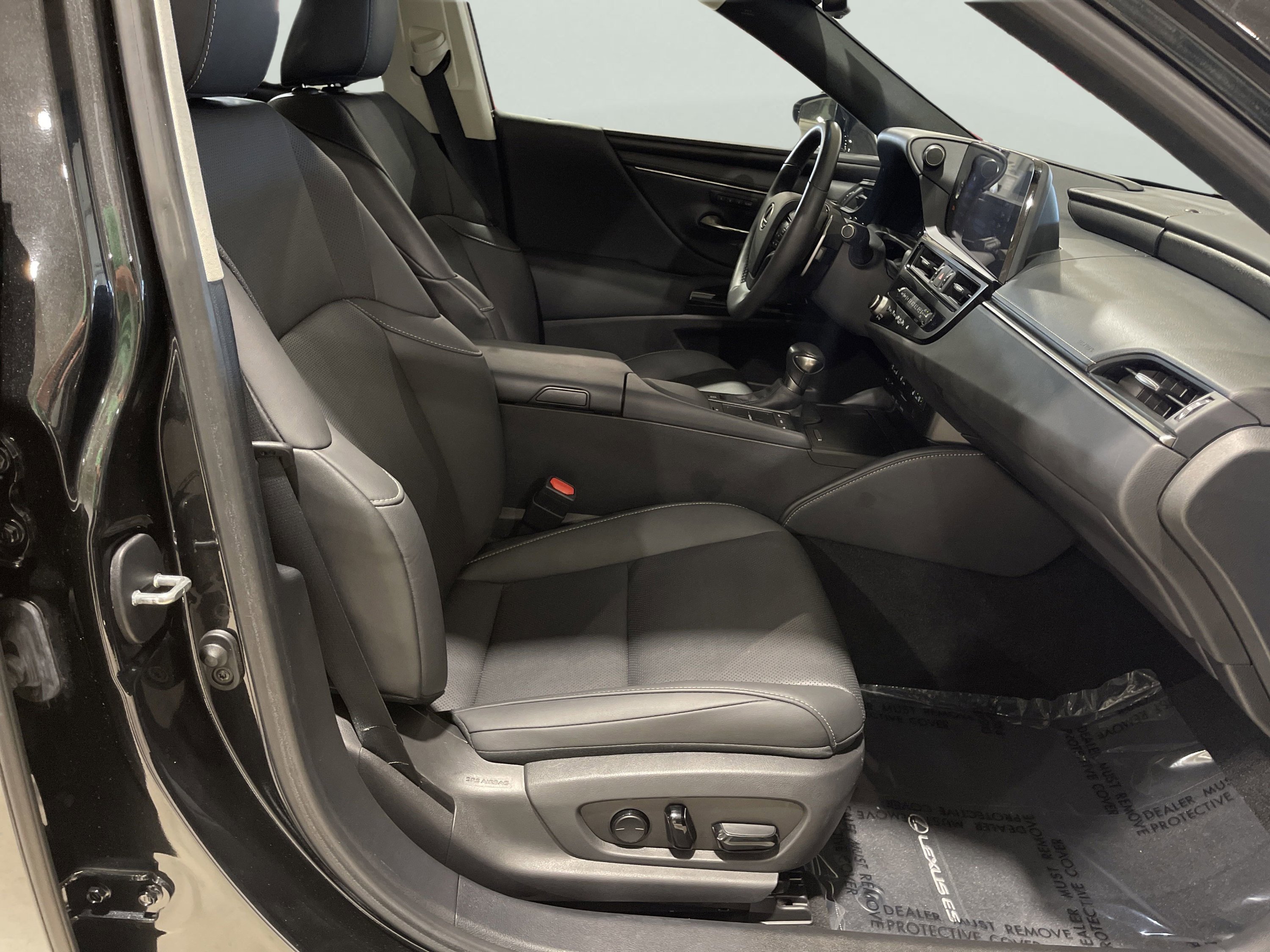 2022 Lexus ES 300h photo 7