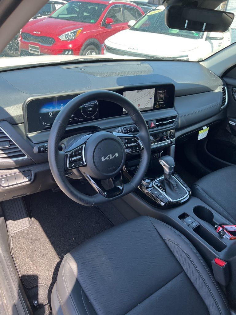 2024 Kia Seltos SX photo 13