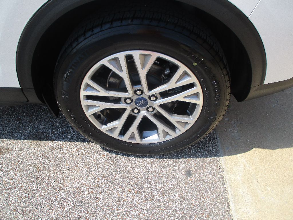 2022 Ford Escape SEL photo 24