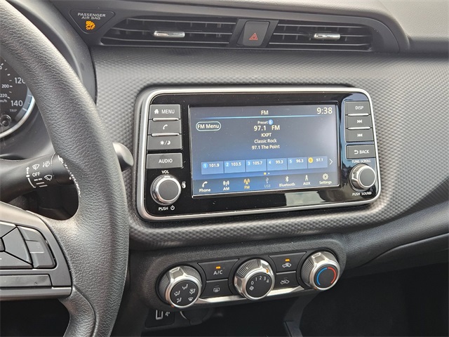 2025 Nissan Kicks Play S photo 13