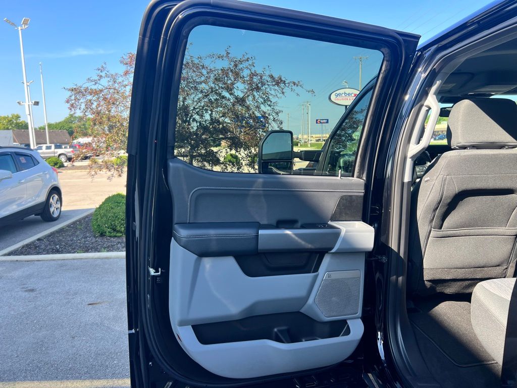 2025 Ford F-350 XLT photo 22