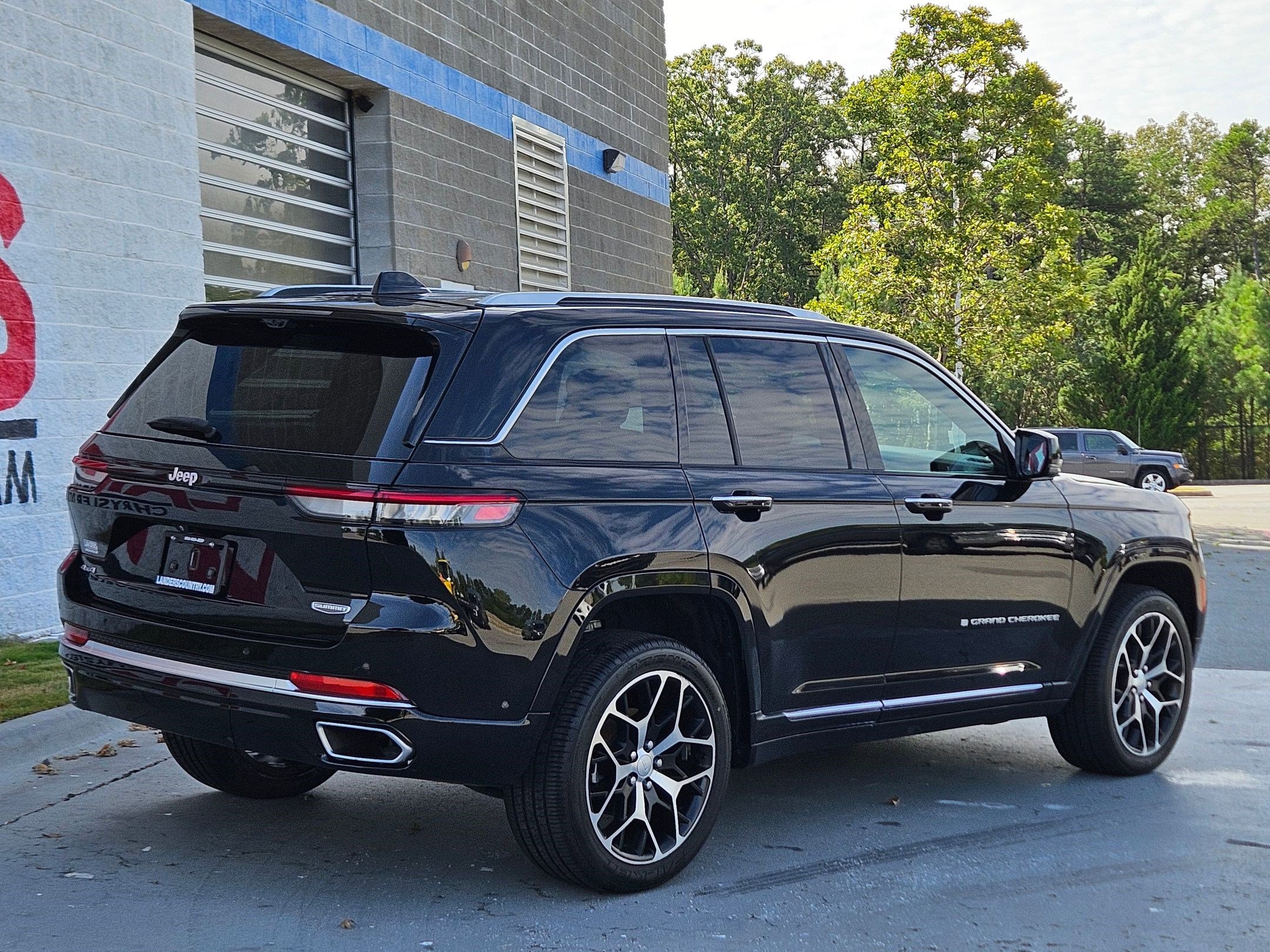 2023 Jeep Grand Cherokee Summit Reserve photo 3