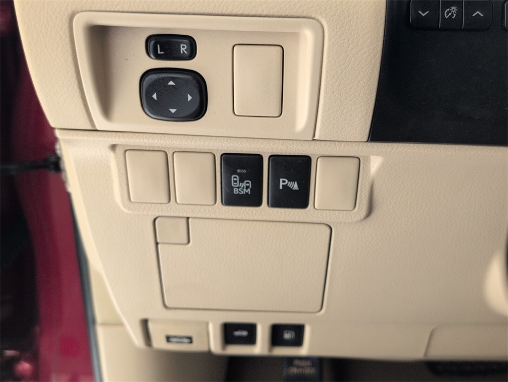 2015 Lexus ES 350 photo 25