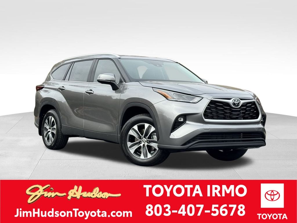 2026 Toyota Highlander XLE's photo