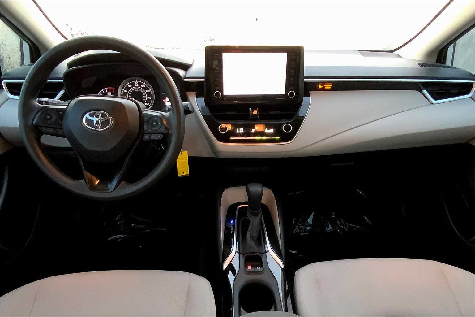 2022 Toyota Corolla LE photo 13