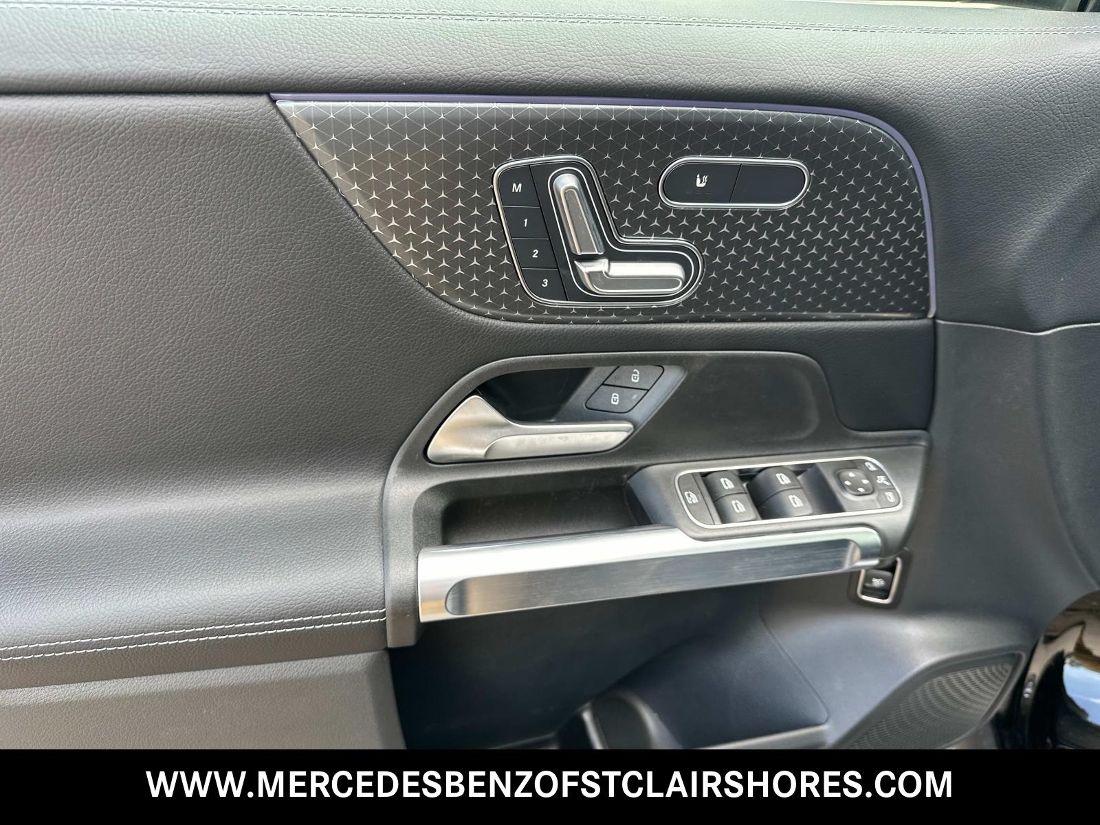 2025 Mercedes Benz GLB 250 4MATIC photo 15