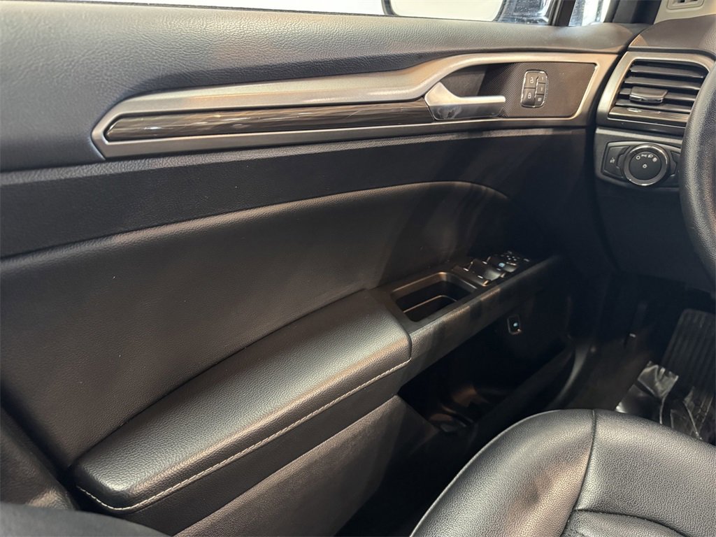 2019 Ford Fusion Hybrid SEL photo 32