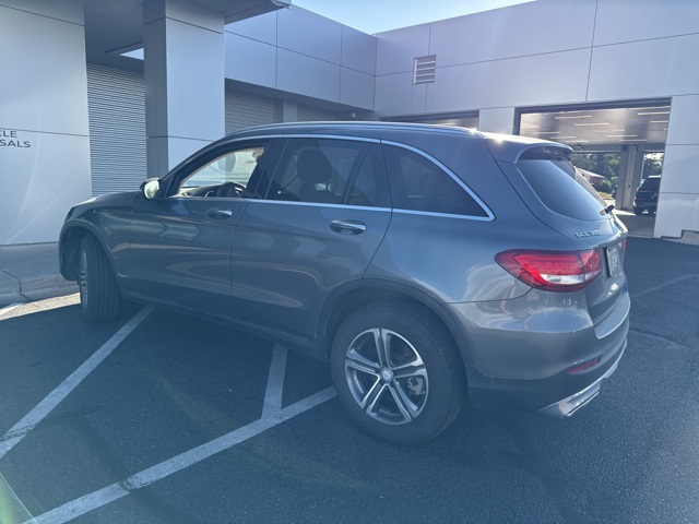 2017 Mercedes Benz GLC 300 4MATIC photo 2