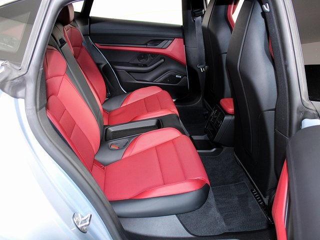 2021 Porsche Taycan 4S photo 24