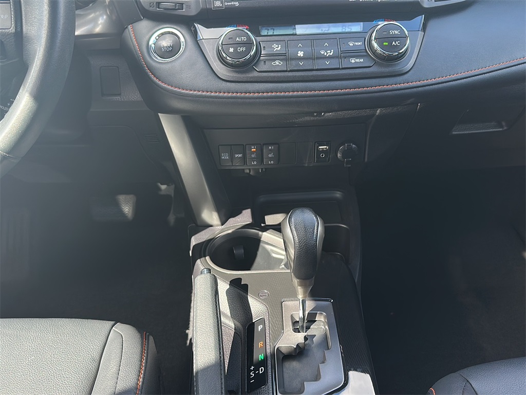2017 Toyota RAV4 SE photo 14