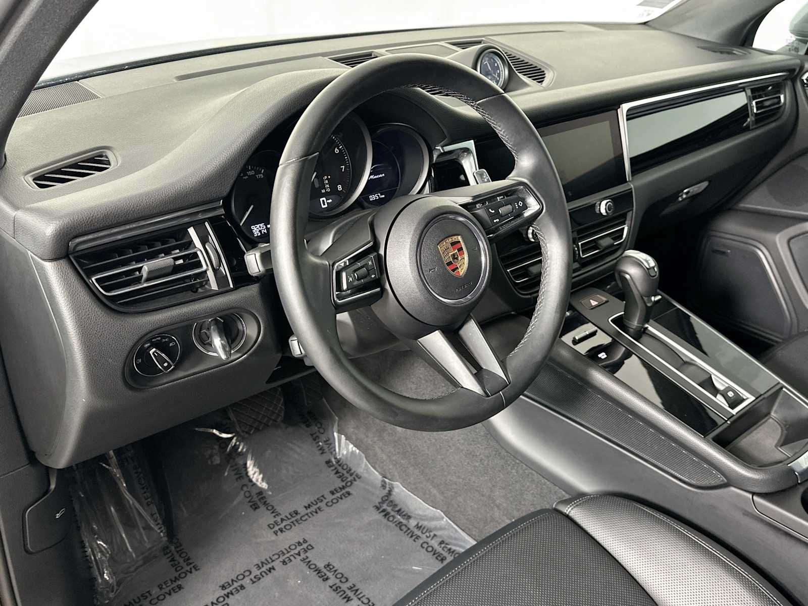 2025 Porsche Macan T photo 4