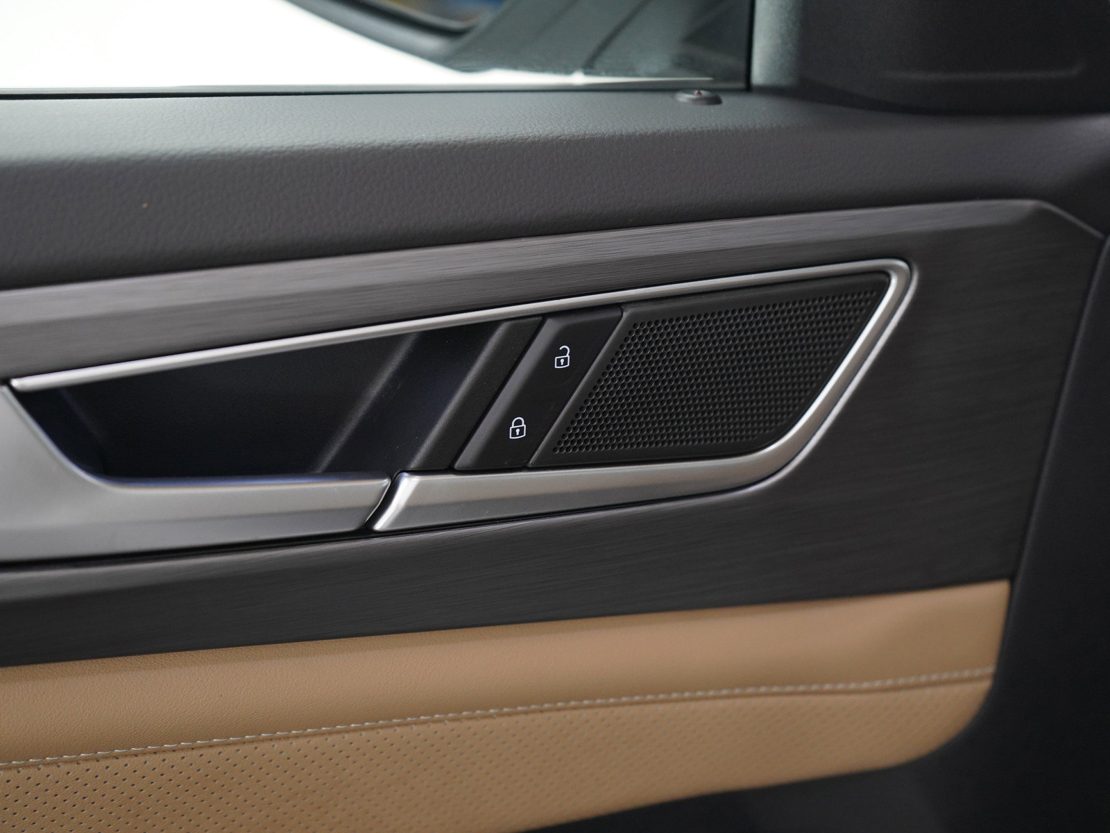 2024 Volkswagen Atlas Cross Sport SE Technology photo 15