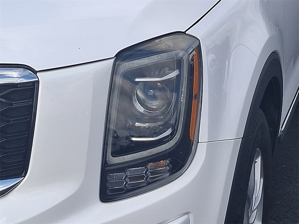 2022 Kia Telluride LX photo 9