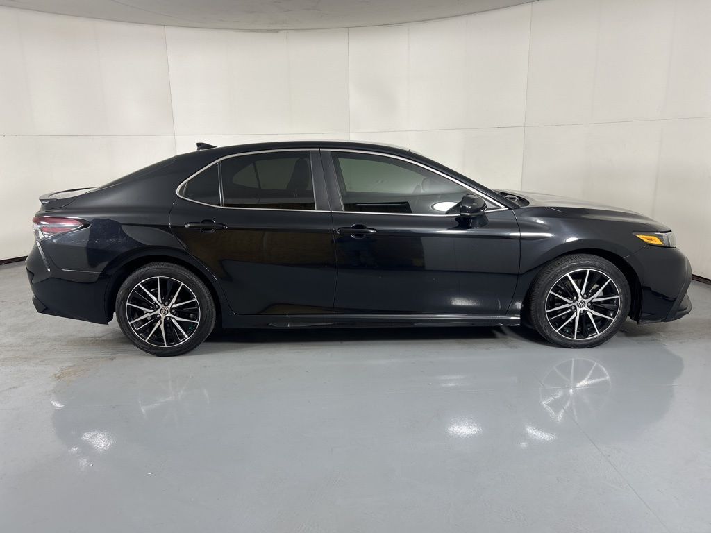 2021 Toyota Camry SE photo 10