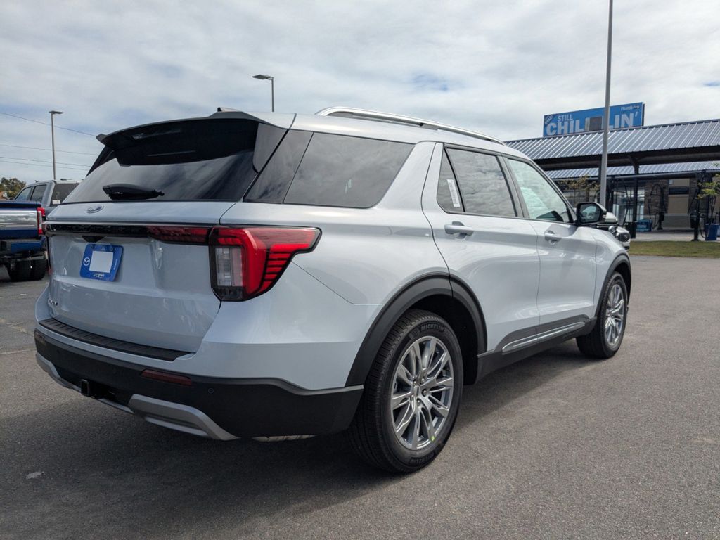 2025 Ford Explorer Platinum photo 3
