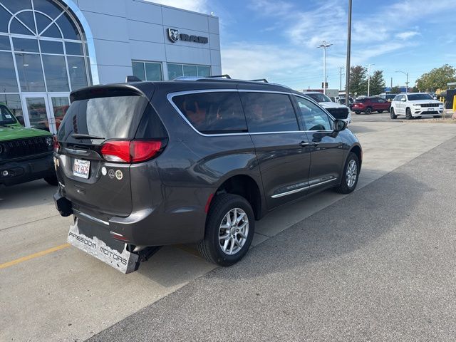 2020 Chrysler Pacifica Touring L photo 3
