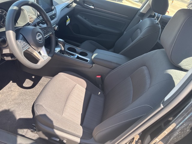 2025 Nissan Altima 2.5 SV photo 13