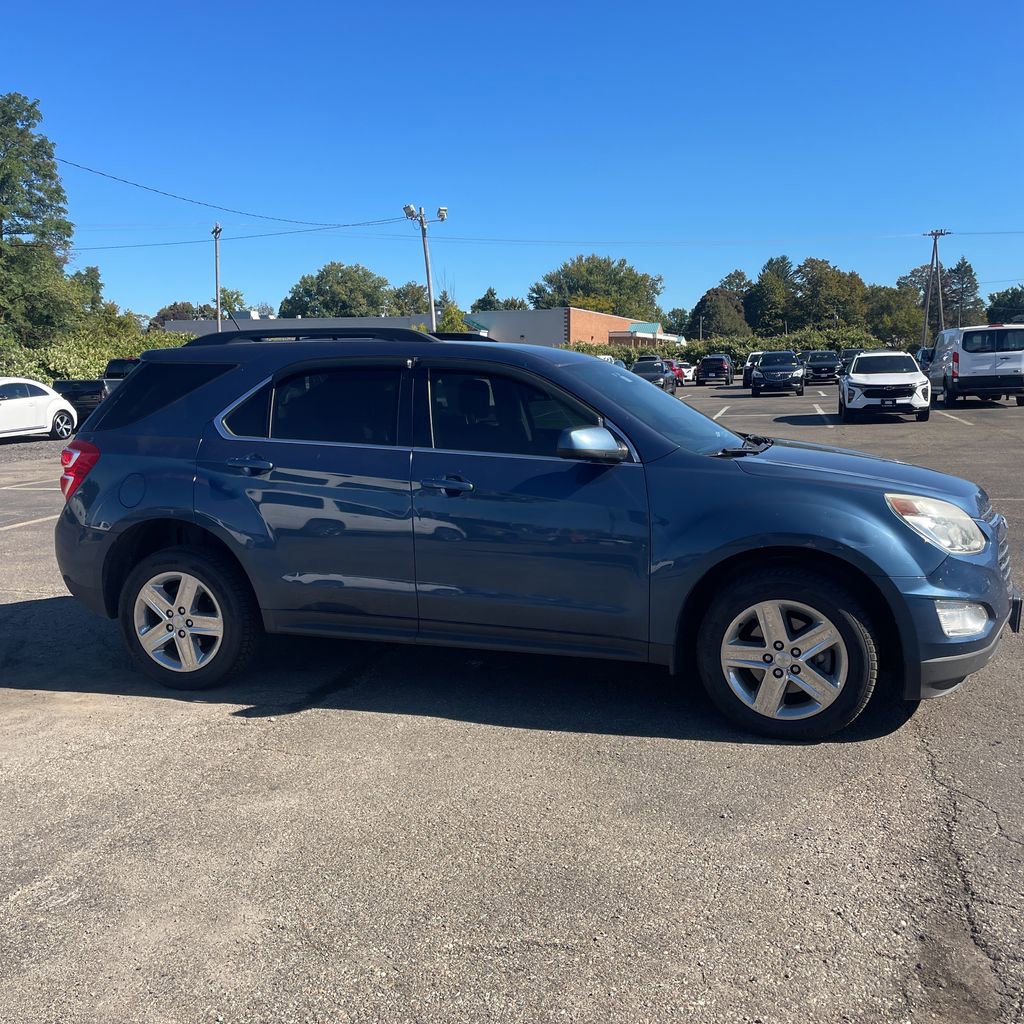 2016 Chevrolet Equinox LT photo 2