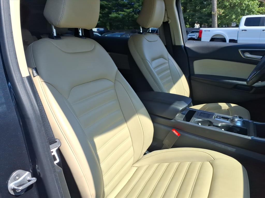 2022 Ford Edge SEL photo 7