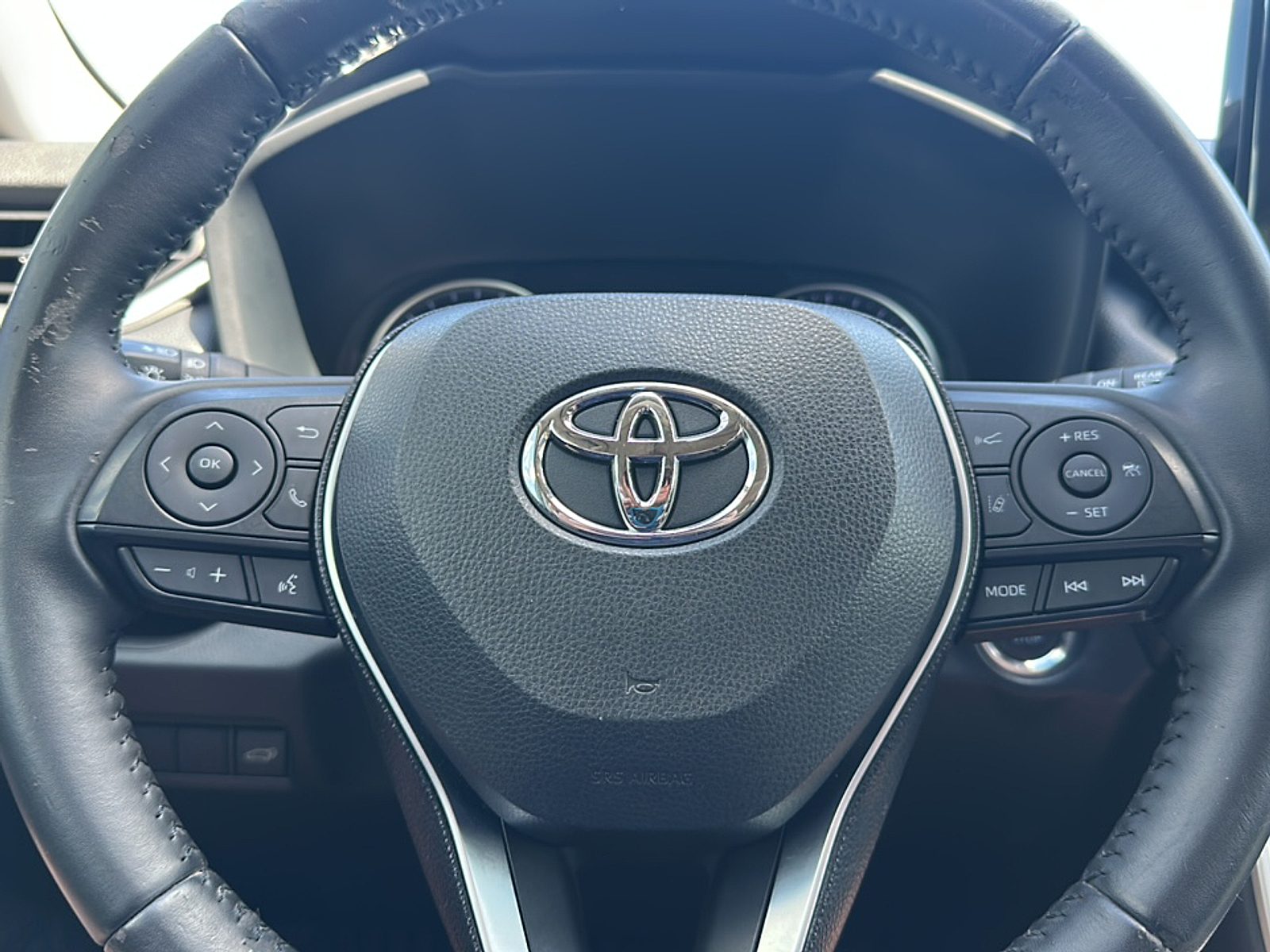 2020 Toyota RAV4 XLE Premium photo 13