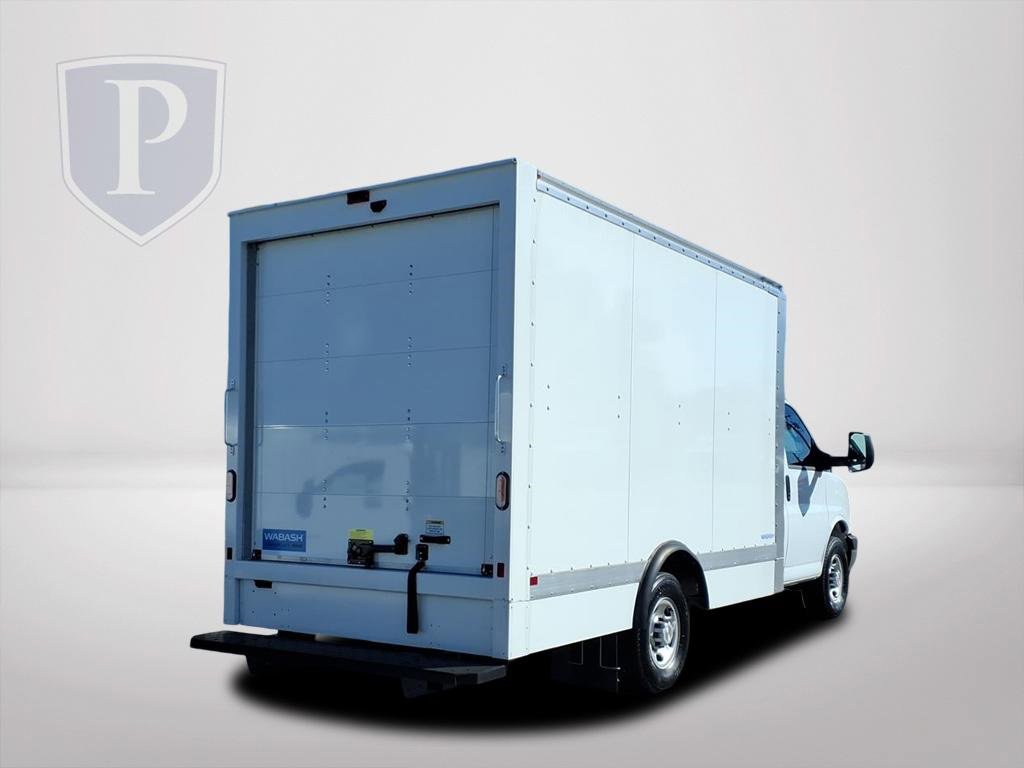 2024 Chevrolet Express Cutaway 3500 photo 4