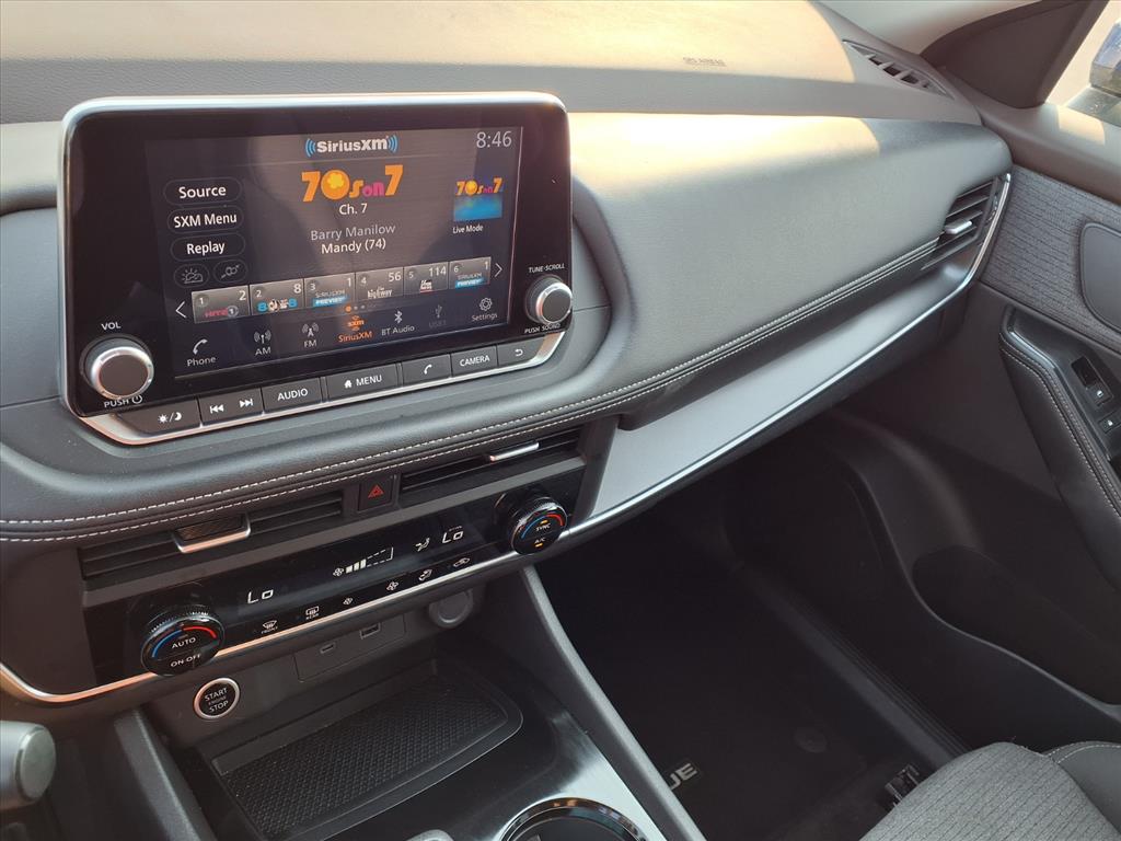2023 Nissan Rogue SV photo 3