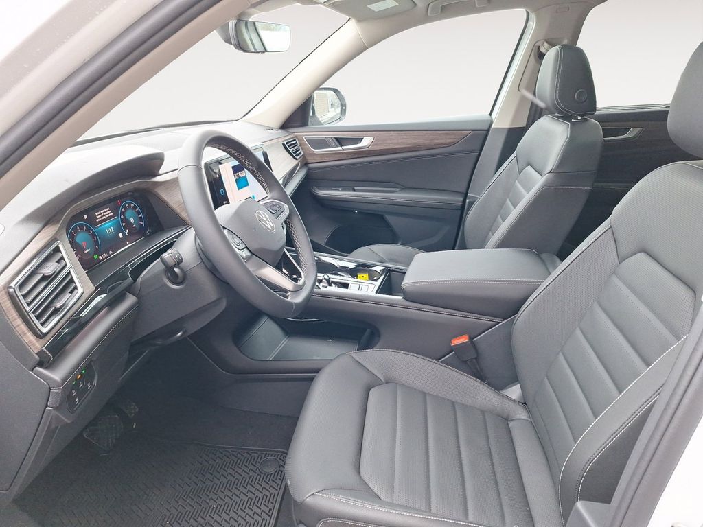 2025 Volkswagen Atlas SEL photo 9