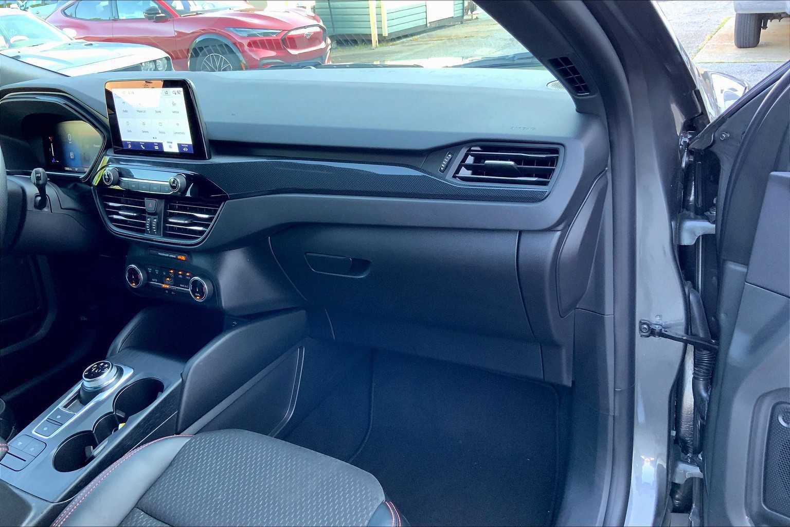 2025 Ford Escape ST-Line photo 16