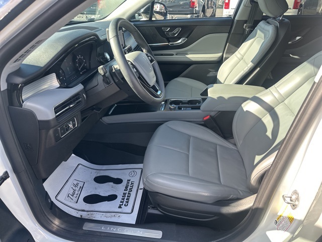 2022 Lincoln Corsair Standard photo 11