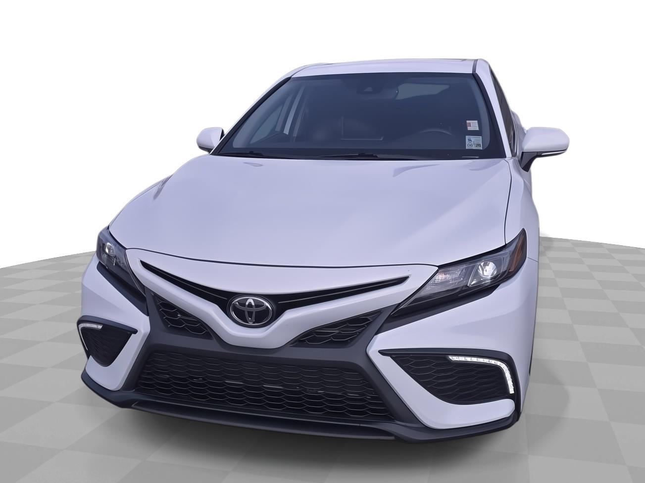 Used 2023  Toyota SE image 1