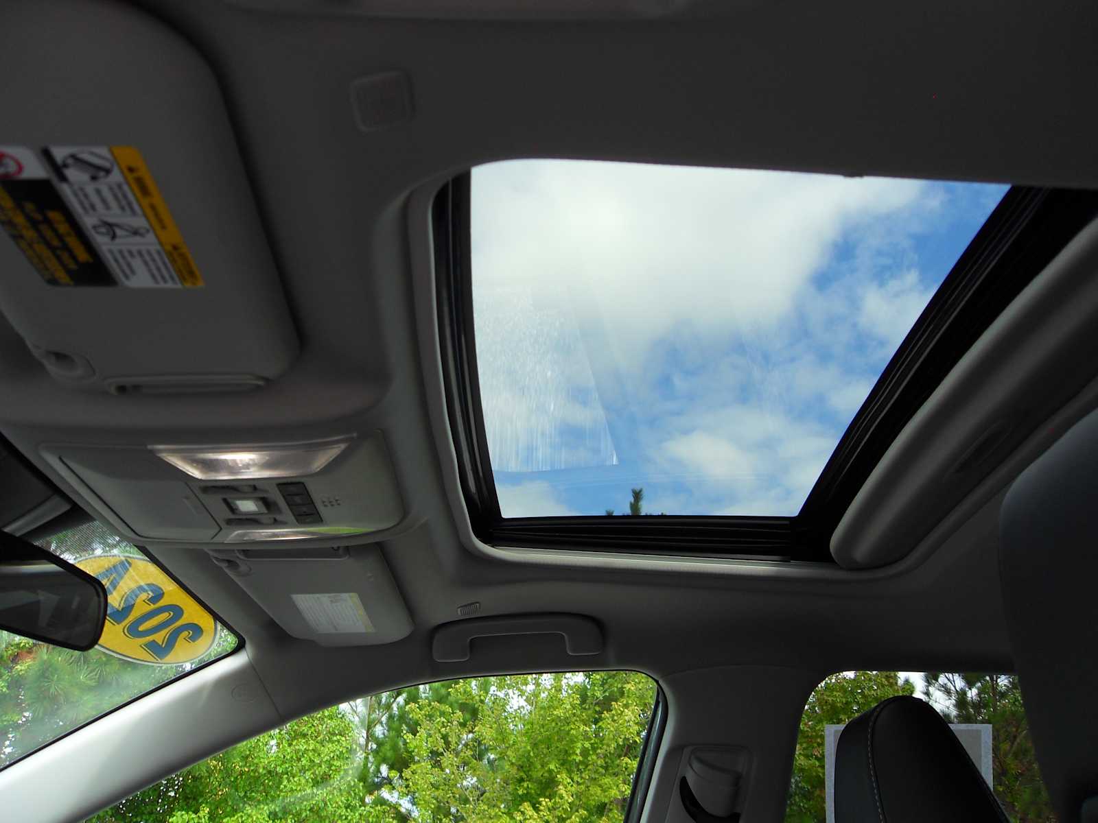 2024 Toyota RAV4 XLE Premium photo 9