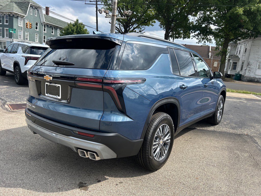2026 Chevrolet Traverse photo 3