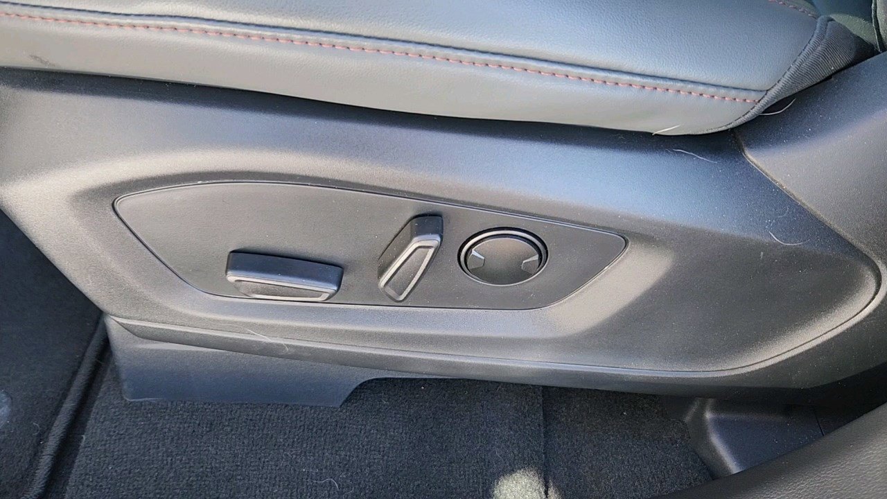 2025 Ford Explorer photo 10
