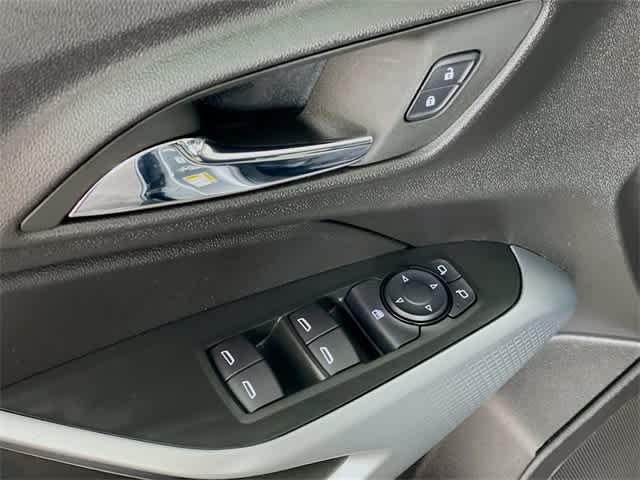 2025 Chevrolet Trax LS photo 16