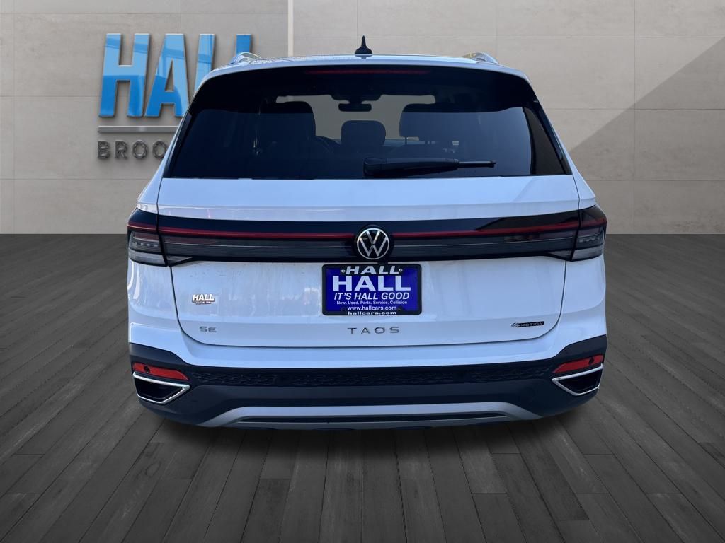 2025 Volkswagen Taos SE photo 4