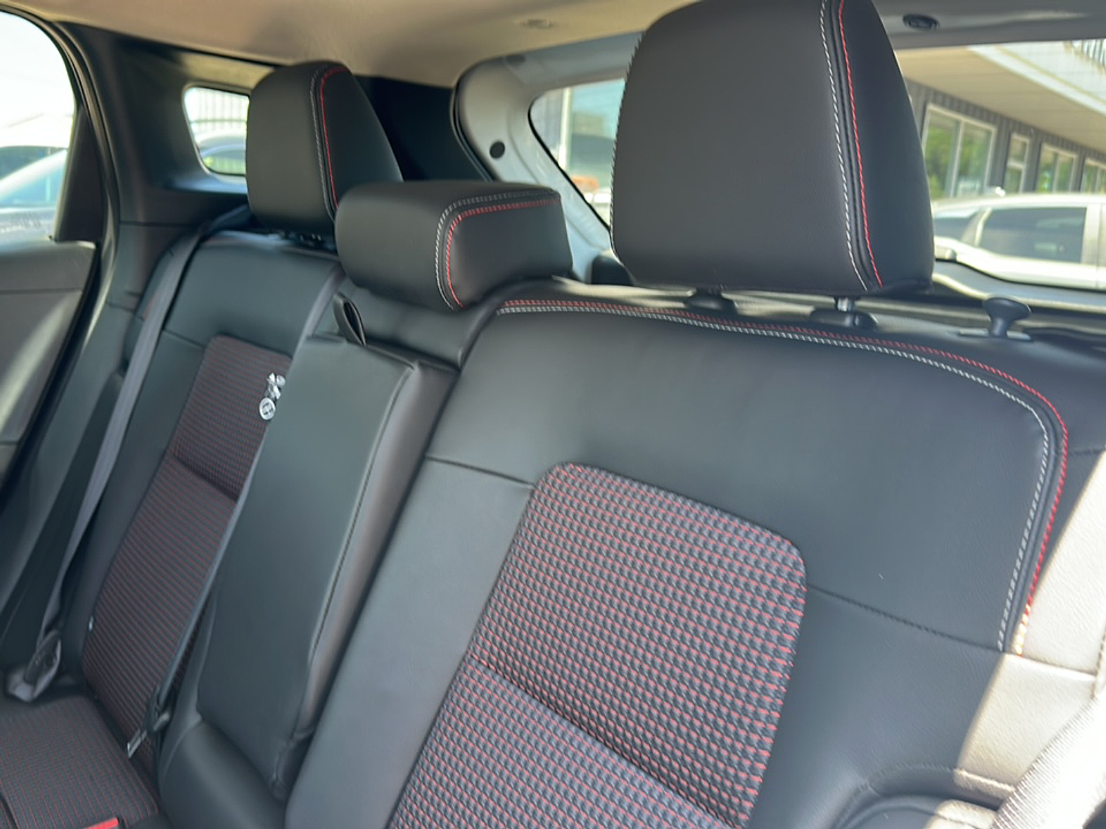 2025 Nissan Kicks SR photo 2