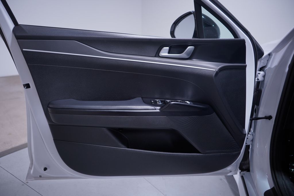 2021 Kia K5 GT-Line photo 16