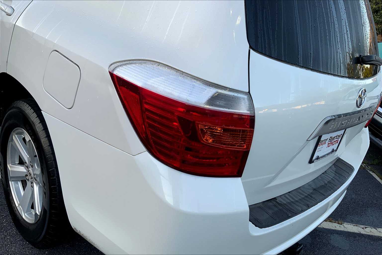 2010 Toyota Highlander Base photo 19