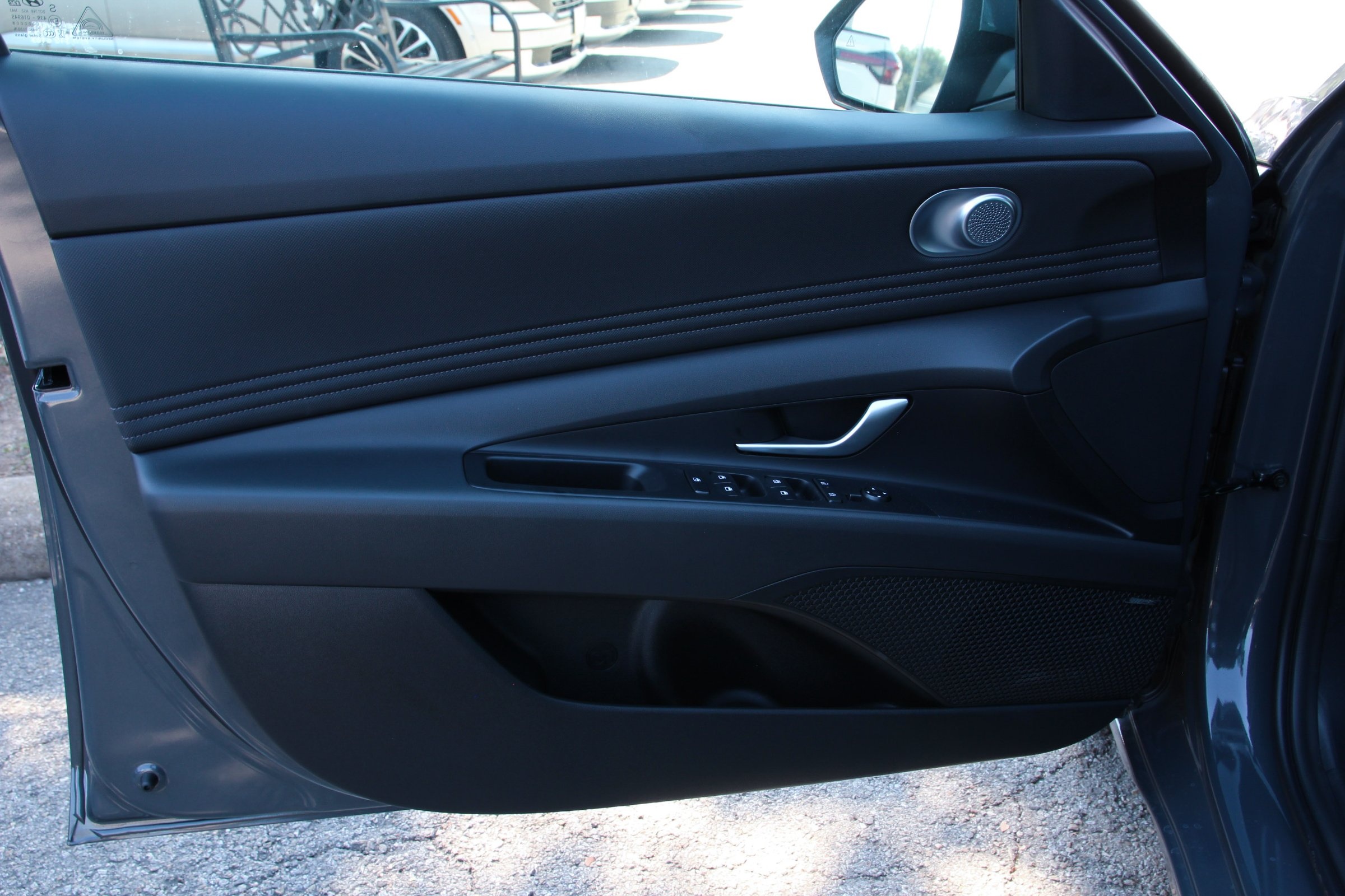 2025 Hyundai Elantra Limited photo 11