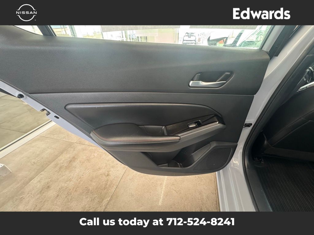 2023 Nissan Altima 2.5 SR photo 9