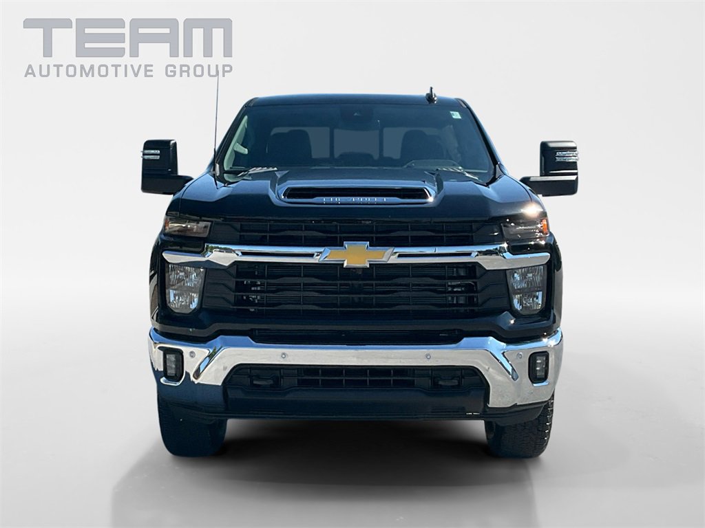 2025 Chevrolet Silverado 2500HD LT photo 2
