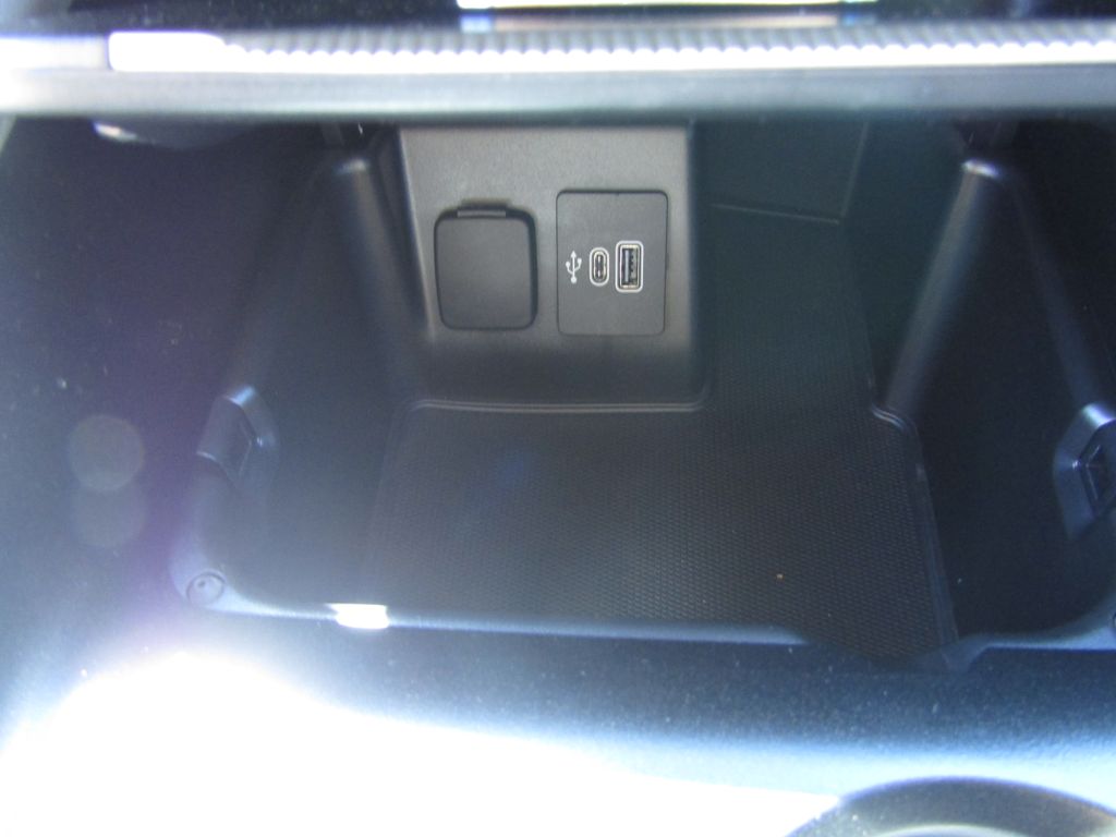 2025 Ford Explorer photo 21