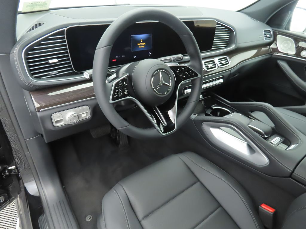 2025 Mercedes Benz GLS 450 4MATIC photo 9